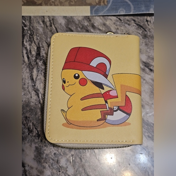 Small Pikachu Wallet - Picture 2 of 3